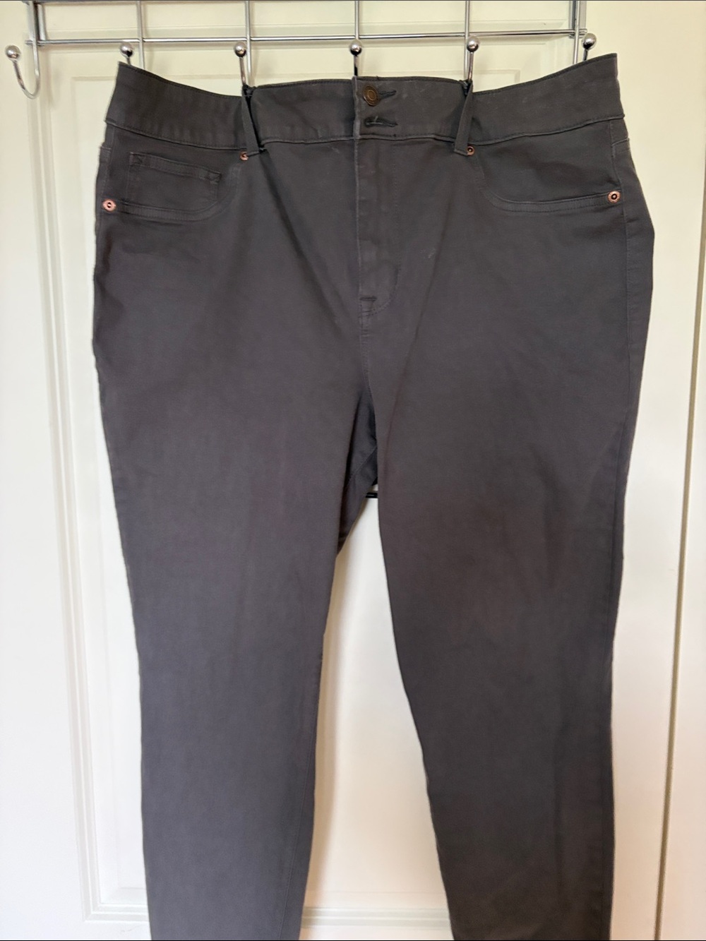 Maurices Women's Skinny Pants in Charcoal Gray